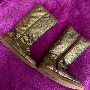 Tall girl inspired UGG warm boots size 2